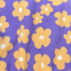 Tissu sherpa flower abricot fond lilas