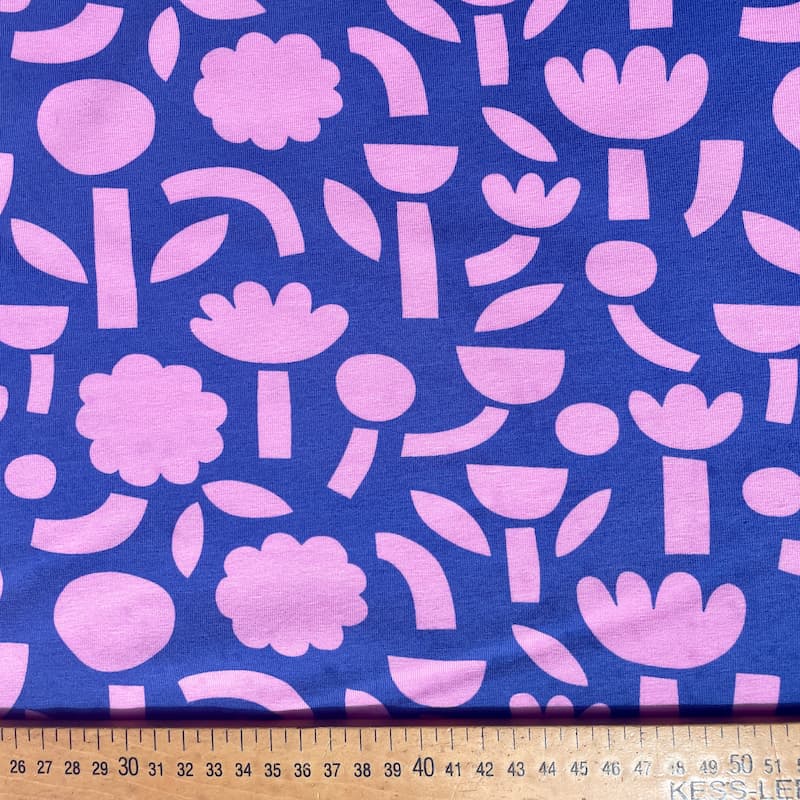 Tissu jersey gots fleurs rose fond bleu Tissu jersey gots fleurs rose fond bleu