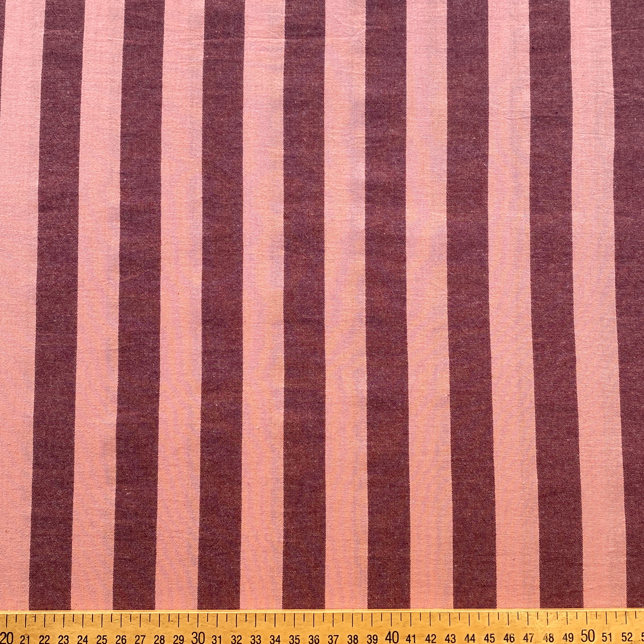 Tissu rayé fil teint aubergine Tissu rayé fil teint aubergine