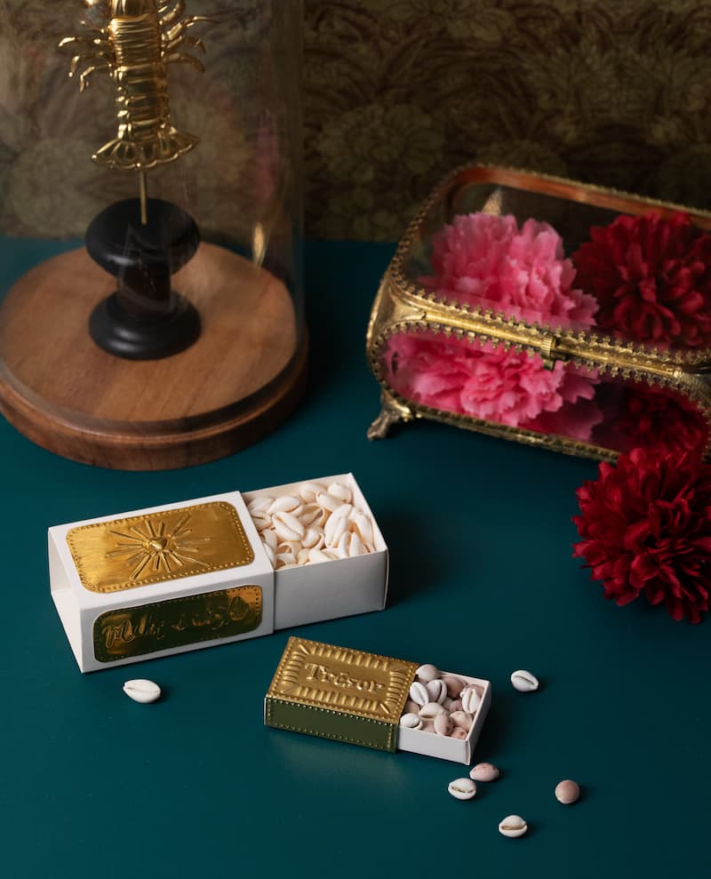 Petites boites à trésors en métal repoussé