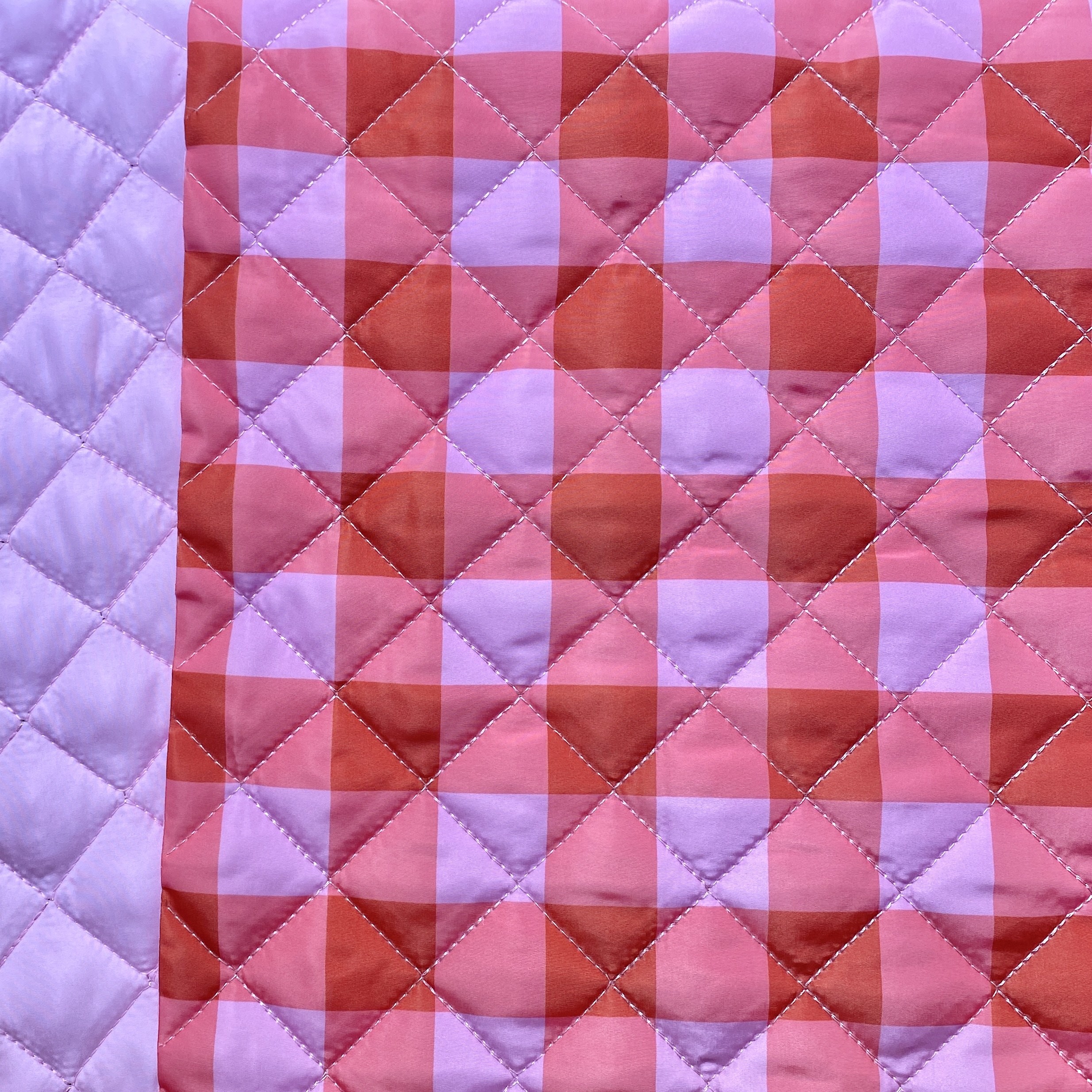 Tissu matelassé carreaux rose