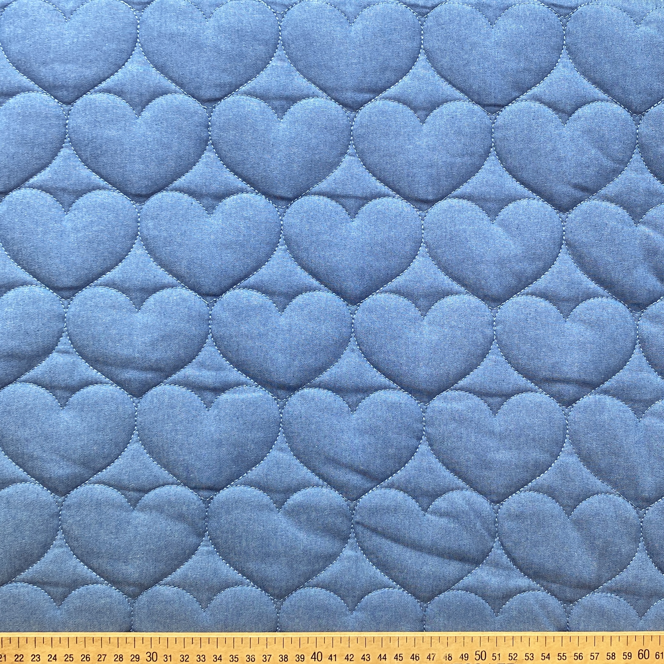 Tissu matelassé denim coeurs jeans bleu